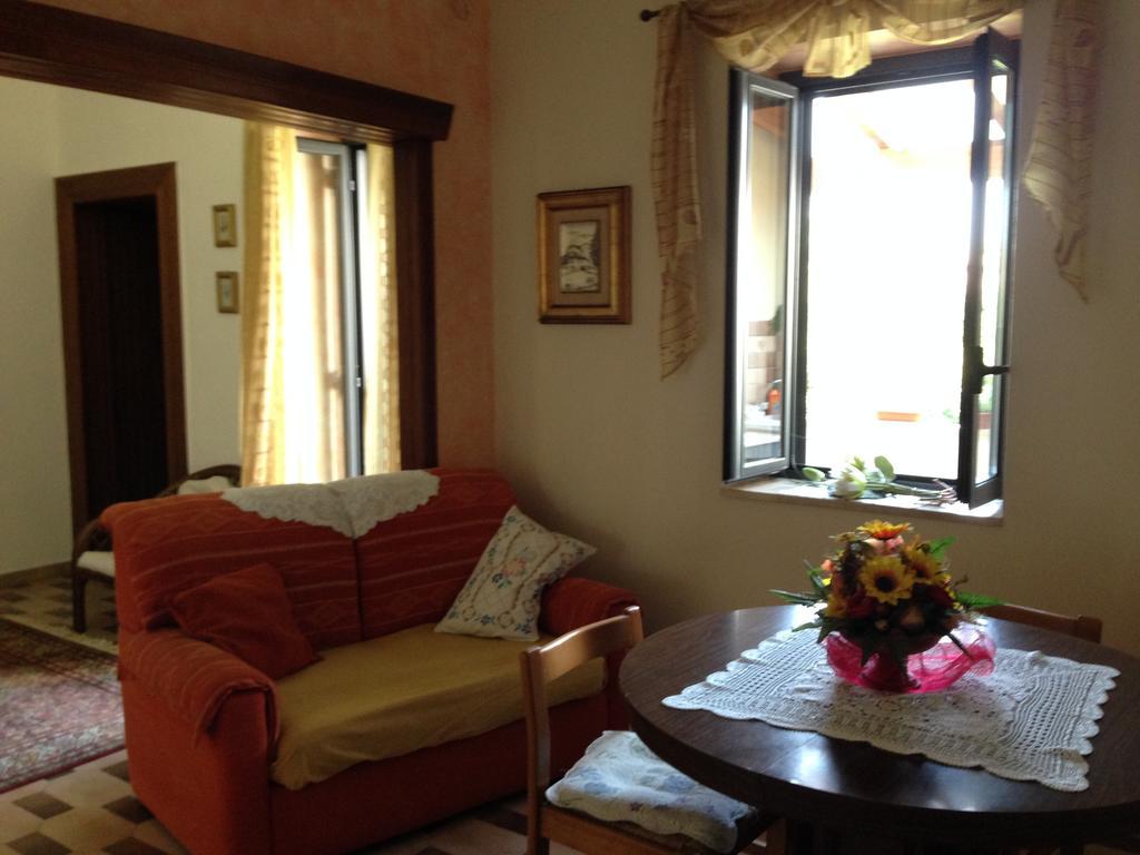 B&B Mar Tirreno บาร์เชลโลนา-ปอซโซ ดี กอตโต ภายนอก รูปภาพ