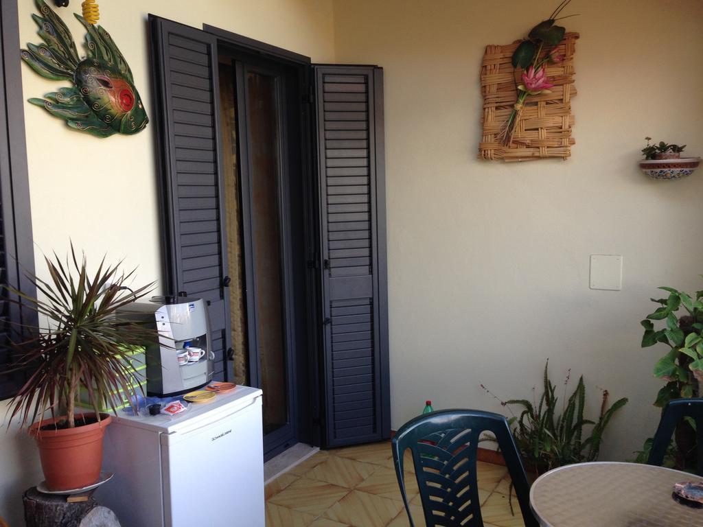 B&B Mar Tirreno บาร์เชลโลนา-ปอซโซ ดี กอตโต ภายนอก รูปภาพ